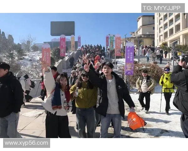 四川宣汉：超2000名选手应战巴山大峡谷步行赛